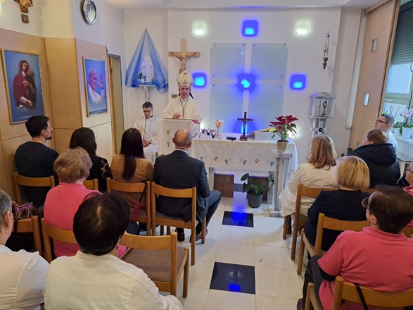 ​Biskup Radoš slavio misu s djelatnicima i pacijentima Županijske bolnice Čakovec